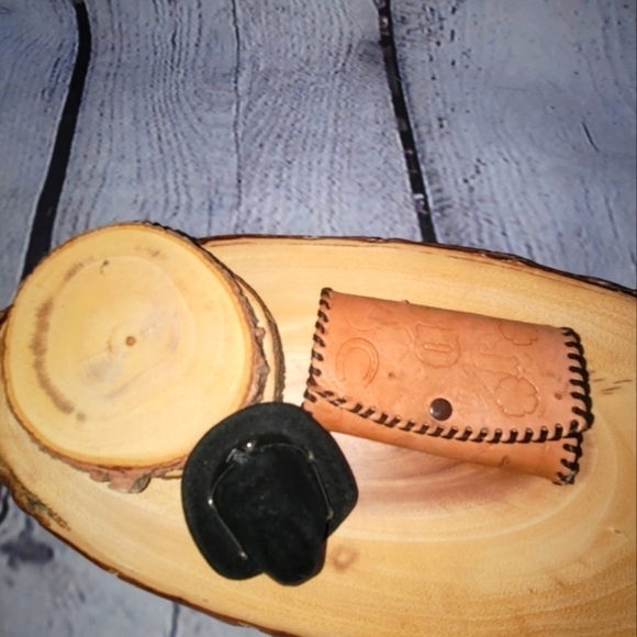 Vintage leather key holder - Picture 1 of 8